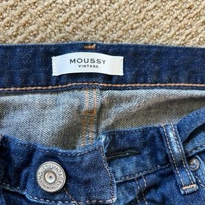NEW Moussy vintage boyfriend jeans.